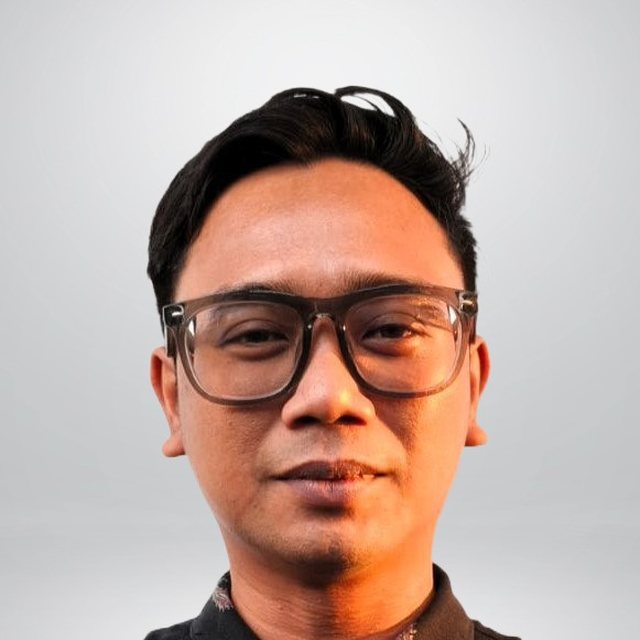 Emyl S., Assistant Manager, Operations